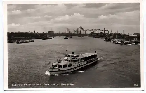 Echtfoto Ak Ludwigshafen Mannheim Blick von der Rheinbrücke Dampfer Beethoven