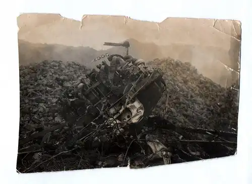 Fotografie 1 Weltkrieg zerschossenes Flugzeug Trümmer Wrack