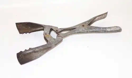 Alte Kohlezange Brikettzange Metall Zange DDR