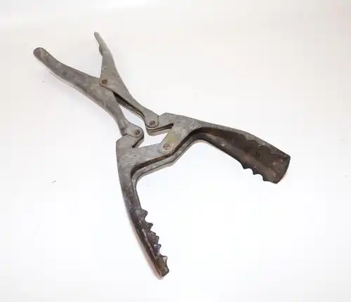 Alte Kohlezange Brikettzange Metall Zange DDR