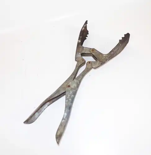 Alte Kohlezange Brikettzange Metall Zange DDR