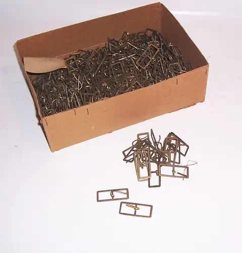 Schachtel voll alter Metall Gürtelschnallen Bandschnallen Schnallen Accessoires 