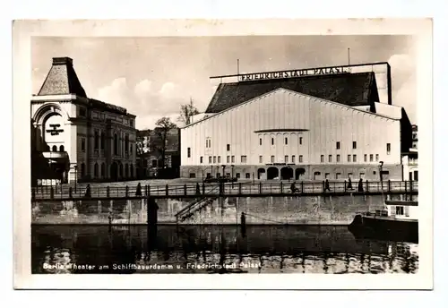 Ak Berlin Theater am Schiffbauerdamm und Friedrichstadt Palast