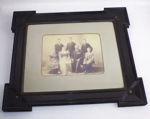 Fotografie Veteran mit großer Ordensspange mit Familie um 1890 Görlitz Bilderrah