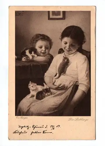Ak Foto Die Lieblinge zwei Mädchen Kinder mit Katzenbabys