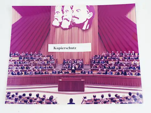 SED Auszeichnung X Parteitag der SED Fotografien Ersttagsbriefe Briefmarken