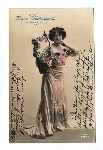 Ak Herzlichen Glückwunsch zum Geburtstag Frau mit Blumen  im Kleid 1911