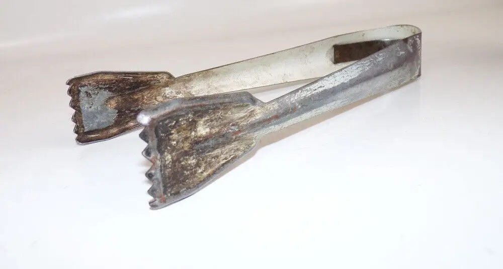 Alte Kohlezange Metall Brikettzange Ofenbesteck  1