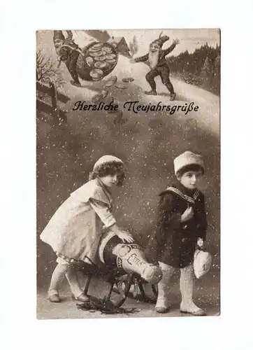Ak Herzliche Neujahrsgrüße 1912 Junge Mädchen mit Schlitten große Sektflasche