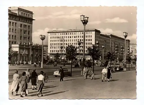 Ak Berlin Stalinallee mit Cafe Budapest und Warschau DDR 1957