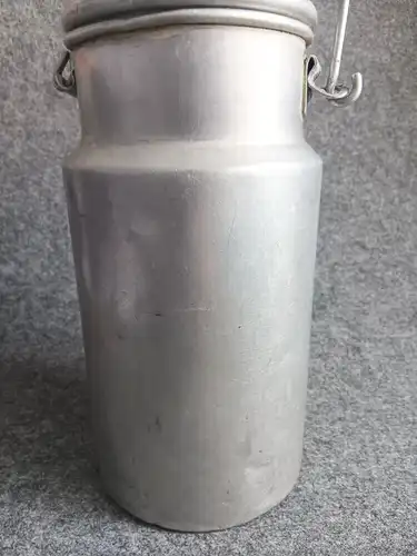 Alte 1 Liter Alu Milchkanne mit Deckel und Thermoskanne Holzgriff Aluminium Kann