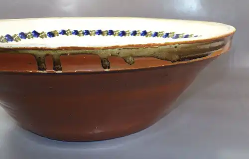 Große Tonschüssel Blumen Dekor bäuerliche Keramik