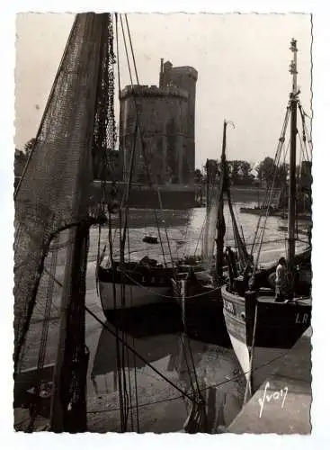 Ak La Rochelle Entree du port St-Nicolas Boote