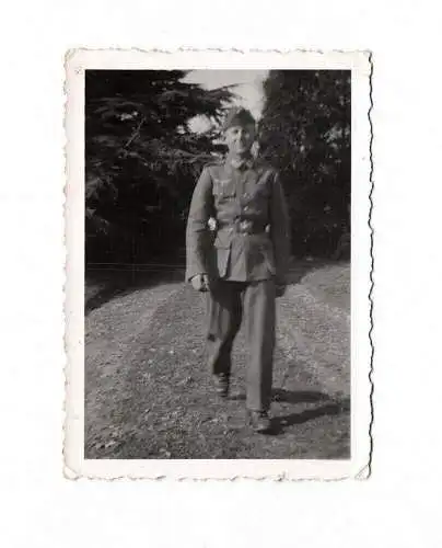 Foto Soldat beim Spaziergang