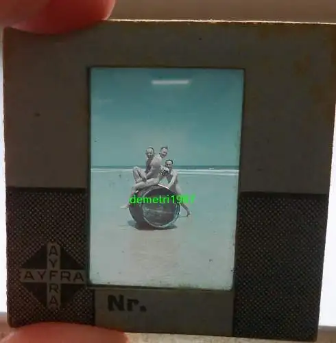 Farbdia Foto 2 Wk WW2 nackte Soldaten am Atlantik Strand full naked Akt Nackedei