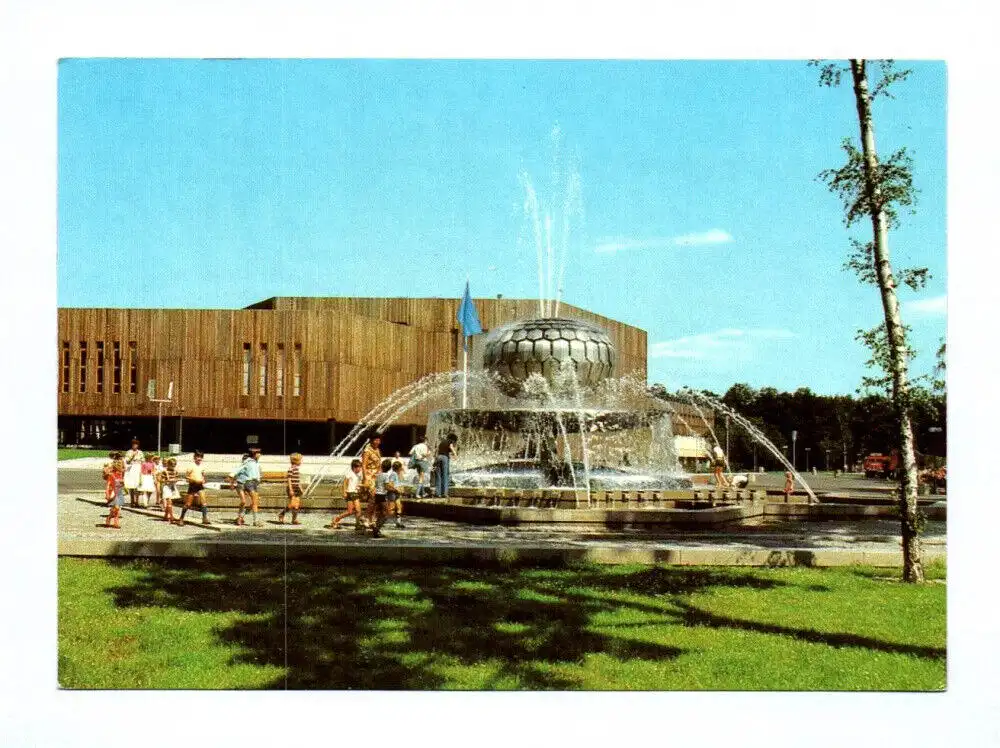 Ak Berlin Pionierpalast Ernst Thälmann mit Springbrunnen 1981