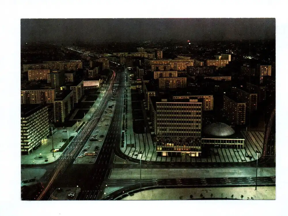 Ak Blick vom Interhotel Stadt Berlin bei Nacht 1981 Karl Marx Allee