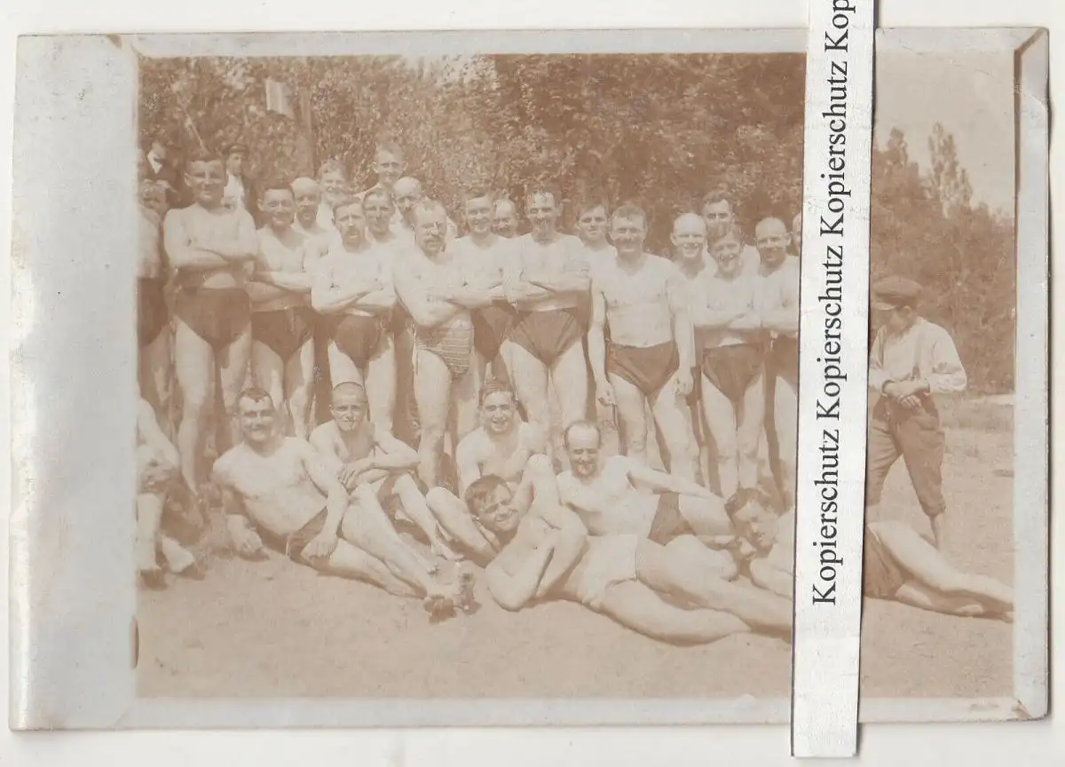 Foto Ak Gruppe halbnackter Soldaten Badedress 1 Wk WW1 gay naked  A3798