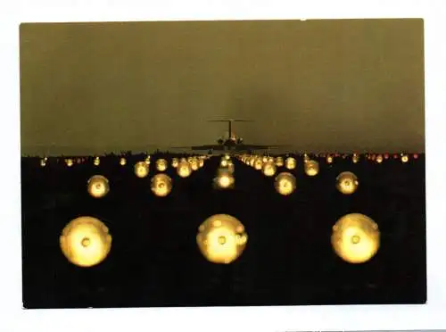 Ak Interflug DDR 1986 Flugzeug auf Landebahn beleuchtet Nacht Berlin-Schönefeld