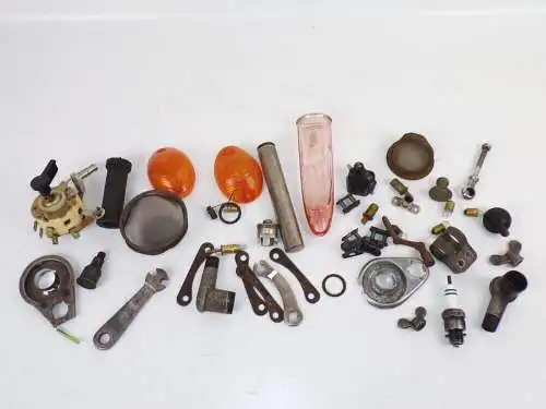 Konvolut KFZ Kleinteile Tanksieb Schlüssel Ersatzteile Zündkerze Staufferbuchse