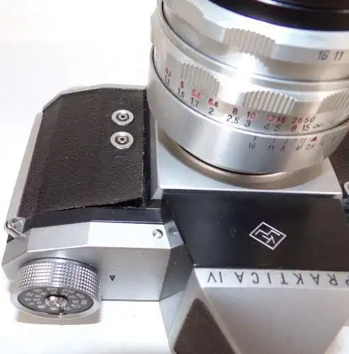 Vintage Praktica IV Kamera mit Carl Zeiss Jena Tessar alter Fotoapparat