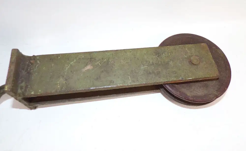 Alte Laufrolle Metall Kunststoff Seilwinde  Umlenkrolle Loft Industrie 1