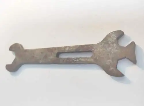 Spezialschlüssel Werkzeug antik Sechskant