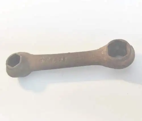 Altes sechskant Bordwerkzeug antiker Werkzeugschlüssel