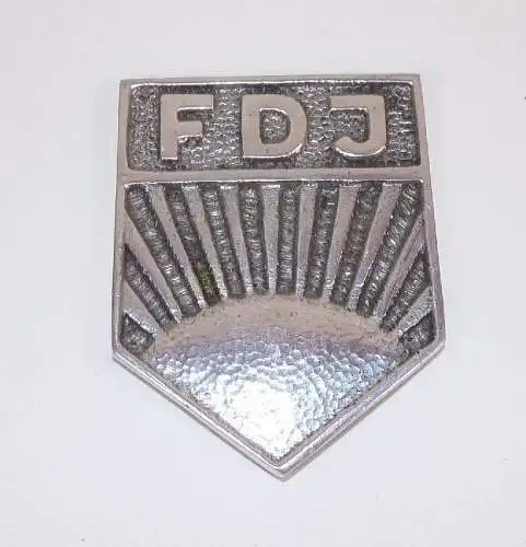 FDJ Emblem Metall Abzeichen DDR