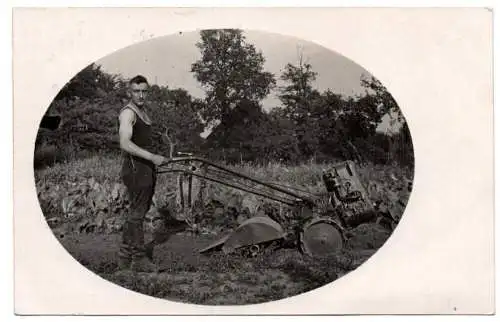 Foto Ak Landwirtschaft Bauer Gerät 1928 Neustadt Landtechnik