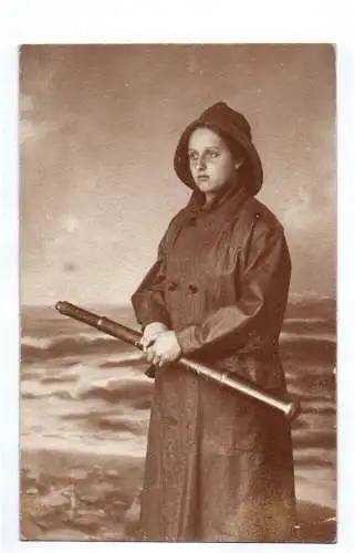 Foto Ak Frau verkleidet als Seemann Fernrohr Maritim 1910 er