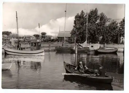 Foto Ak Insel Hiddensee Der Hafen in Neuendorf Fischer 1978 DDR