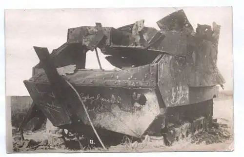 Foto Ak zerstörter Panzer 1 Wk tank wrack