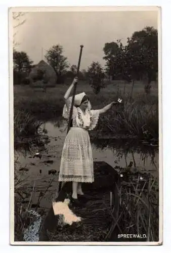 Foto Ak Wotschofska im Spreewald Lübbenau Sorbin Kahn sorbische Tracht