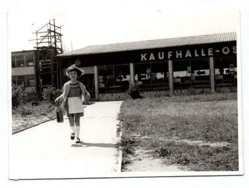 Foto Kaufhalle Ost DDR 1970er Mädchen wohl Bautzen