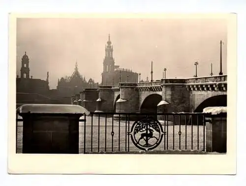 Ak Dresden im Winter 1966 Augustusbrücke