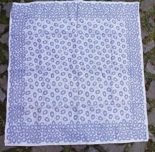 Alte Tischdecke Blau Weiss 124 x 128 Blumen Konsum true Vintage