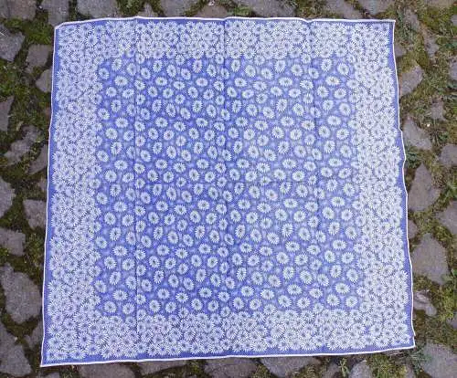 Alte Tischdecke Blau Weiss 124 x 128 Blumen Konsum true Vintage