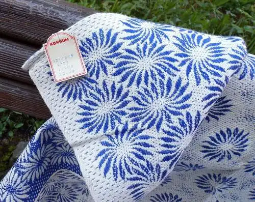 Alte Tischdecke Blau Weiss 124 x 128 Blumen Konsum true Vintage