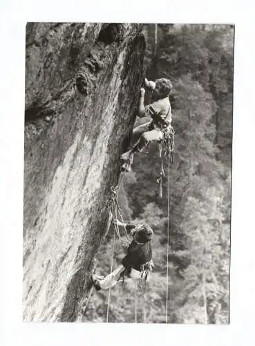 Foto Ak Sächsische Schweiz Amselgrundturm Barfuß im Sand  1988 Kletterer