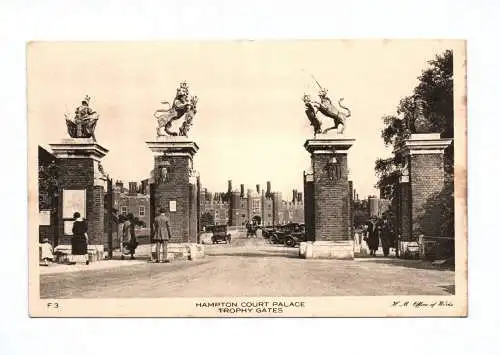 Ak Hampton Court Palace Trophy Gates