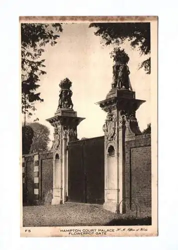 Ak Hampton Court Palace Flowerpot Gate