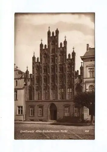 Ak Greifswald Altes Giebelhaus am Markt