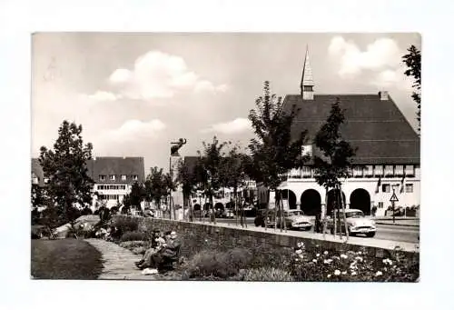 Ak Freudenstadt Schwarzwald Stadthaus mit Marktplatz Anlagen 1956