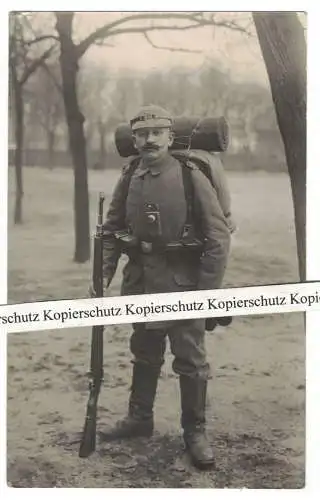 Foto Ak Soldat Marschgepäck Taschenlampe Neuruppin 1916 ! (A3898