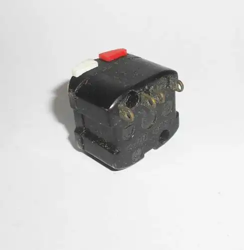 DDR Wechselschalter Kunststoff Geräteschalter 2,5/250 Ersatzteil NOS Elektriker