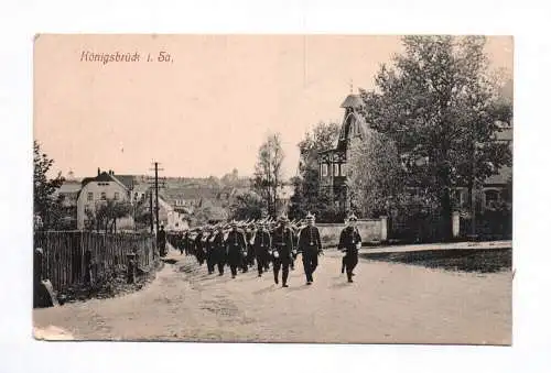 Litho Ak Königsbrück in Sachsen Soldaten beim marschieren 1 Wk