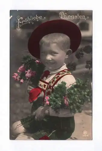 Foto Ak Fröhliche Pfingsten Junge mit Blumen
