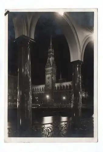 Ak Hamburg im Licht Blick durch die Alsterarkaden auf das Rathaus 1929