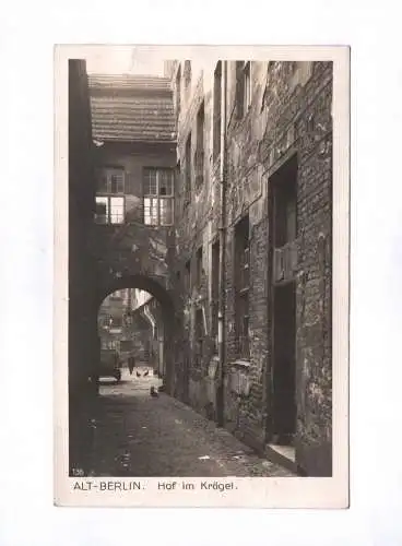 Foto Ak Alt Berlin Hof im Krögel altes Haus